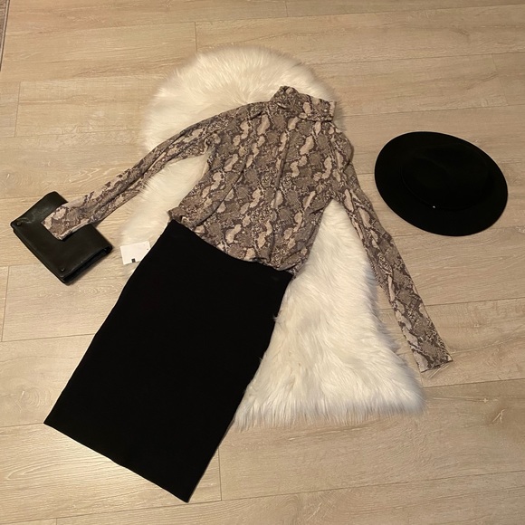 ROMEO
JULIET couture Size: M Color:Black - Picture 2 of 4